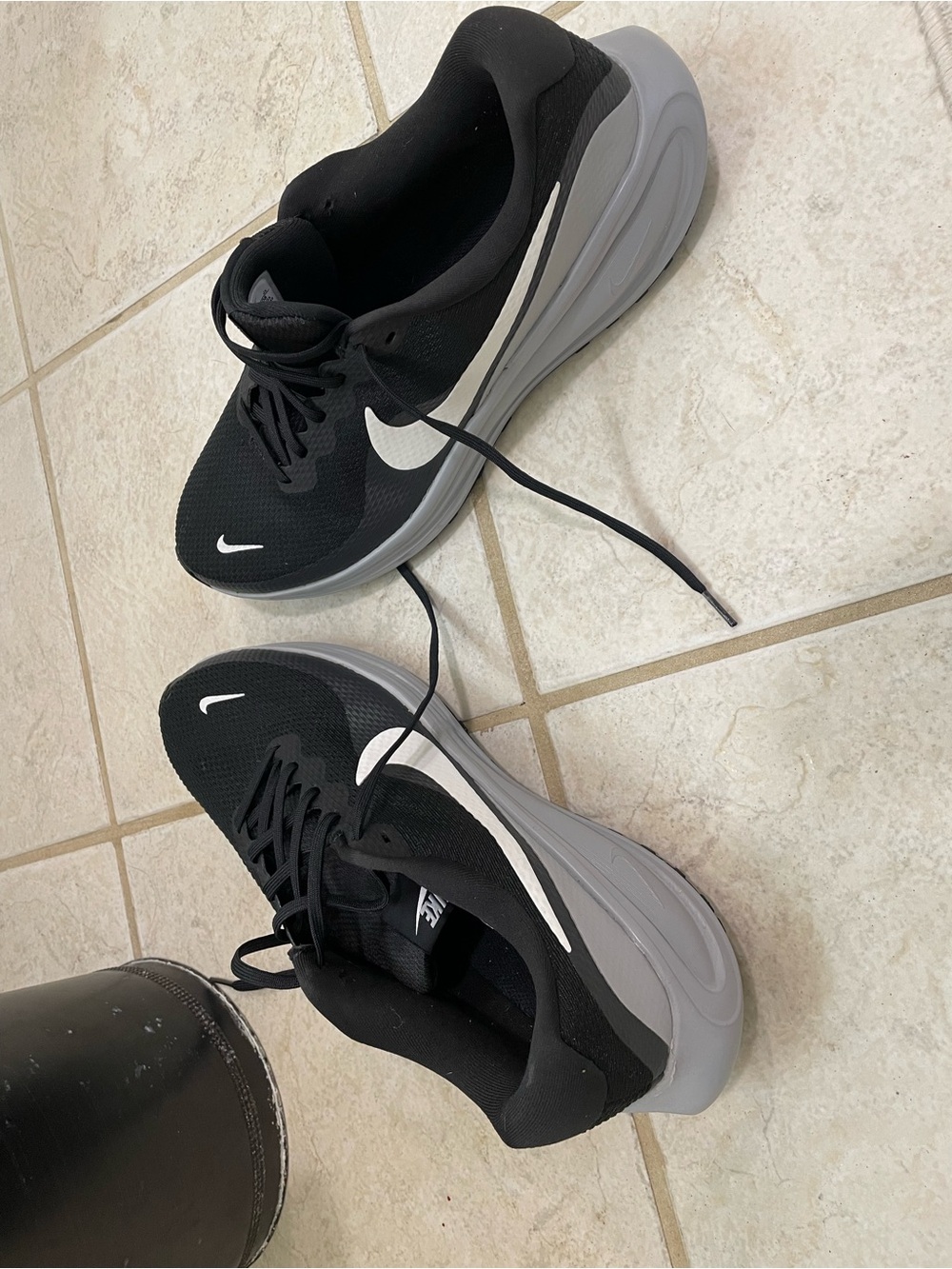 Men’s Nike Revolution 8 Running Shoes, Size 11.5 - Picture 3 of 4